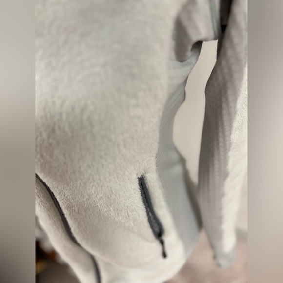 Women’s Patagonia jacket - Picture 3 of 8